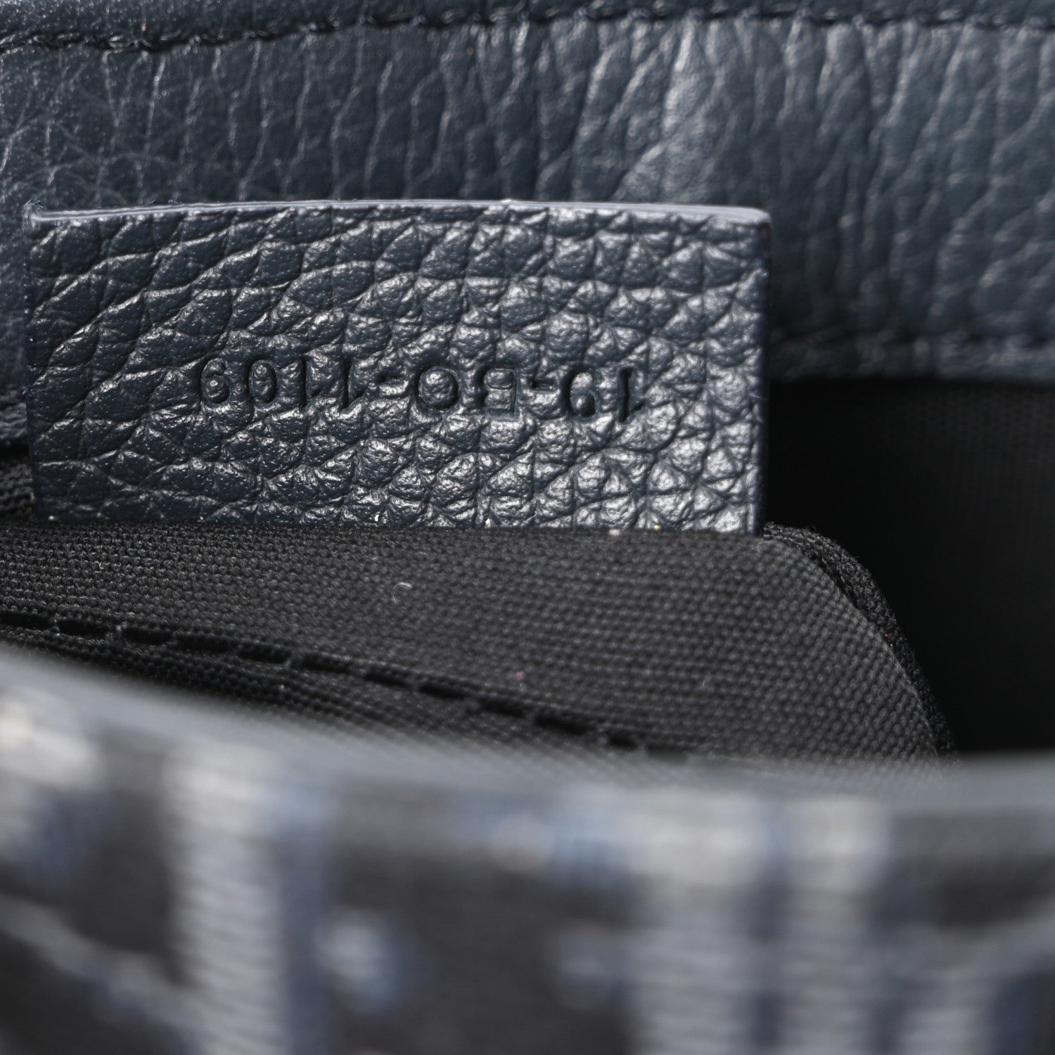 Oblique Saddle Messenger Pouch Blue Black