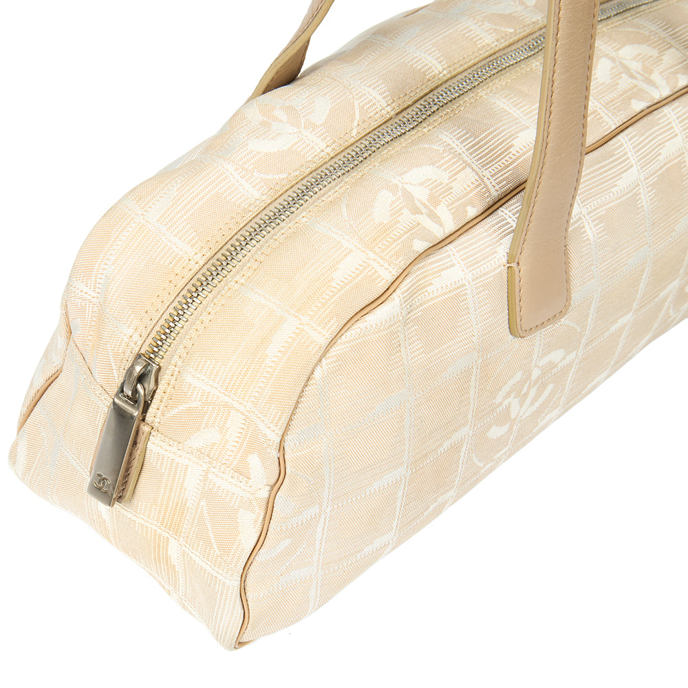 Chanel Shoulder Bag Travel Ligne Bowler in Neutral, Fabric