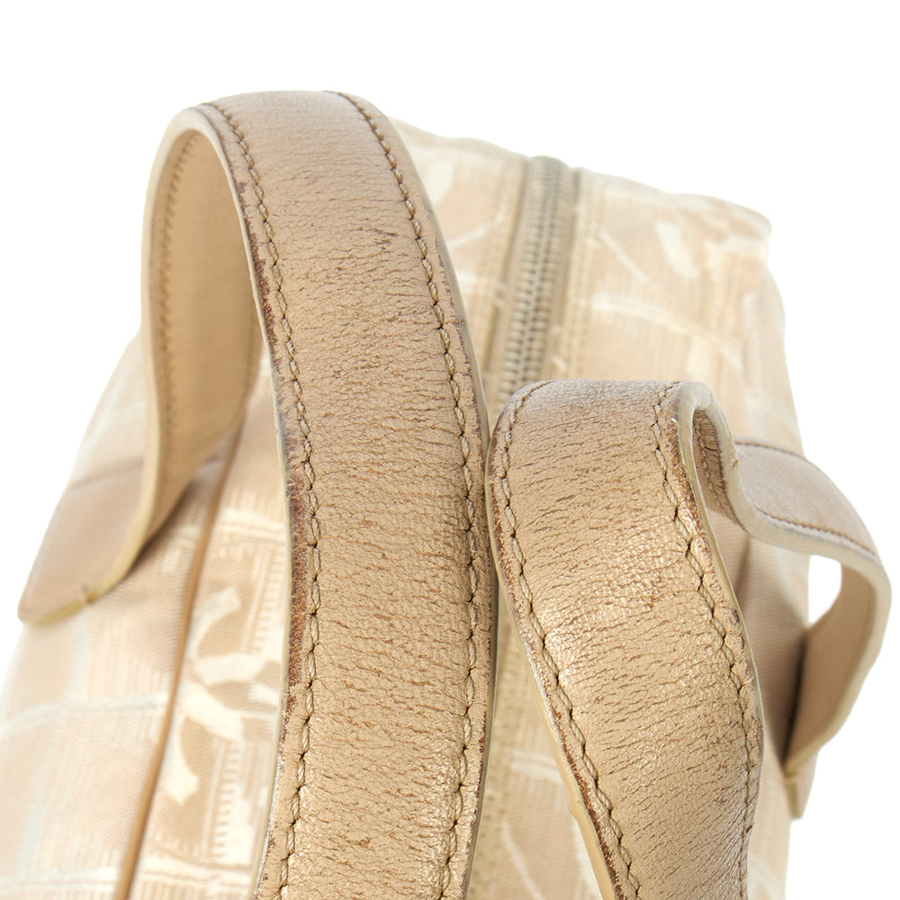 Chanel Shoulder Bag Travel Ligne Bowler in Neutral, Fabric