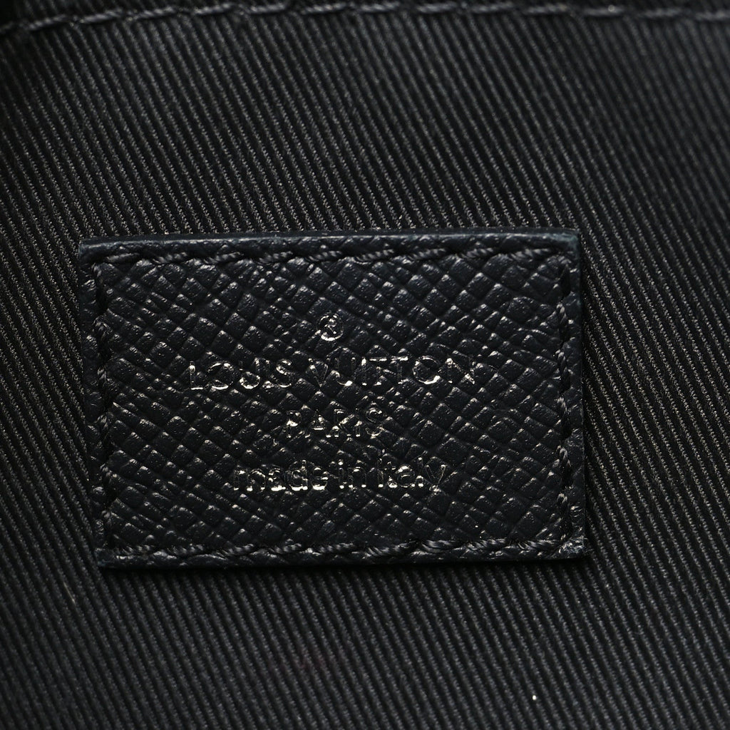 Taiga Monogram Eclipse Outdoor Messenger Black