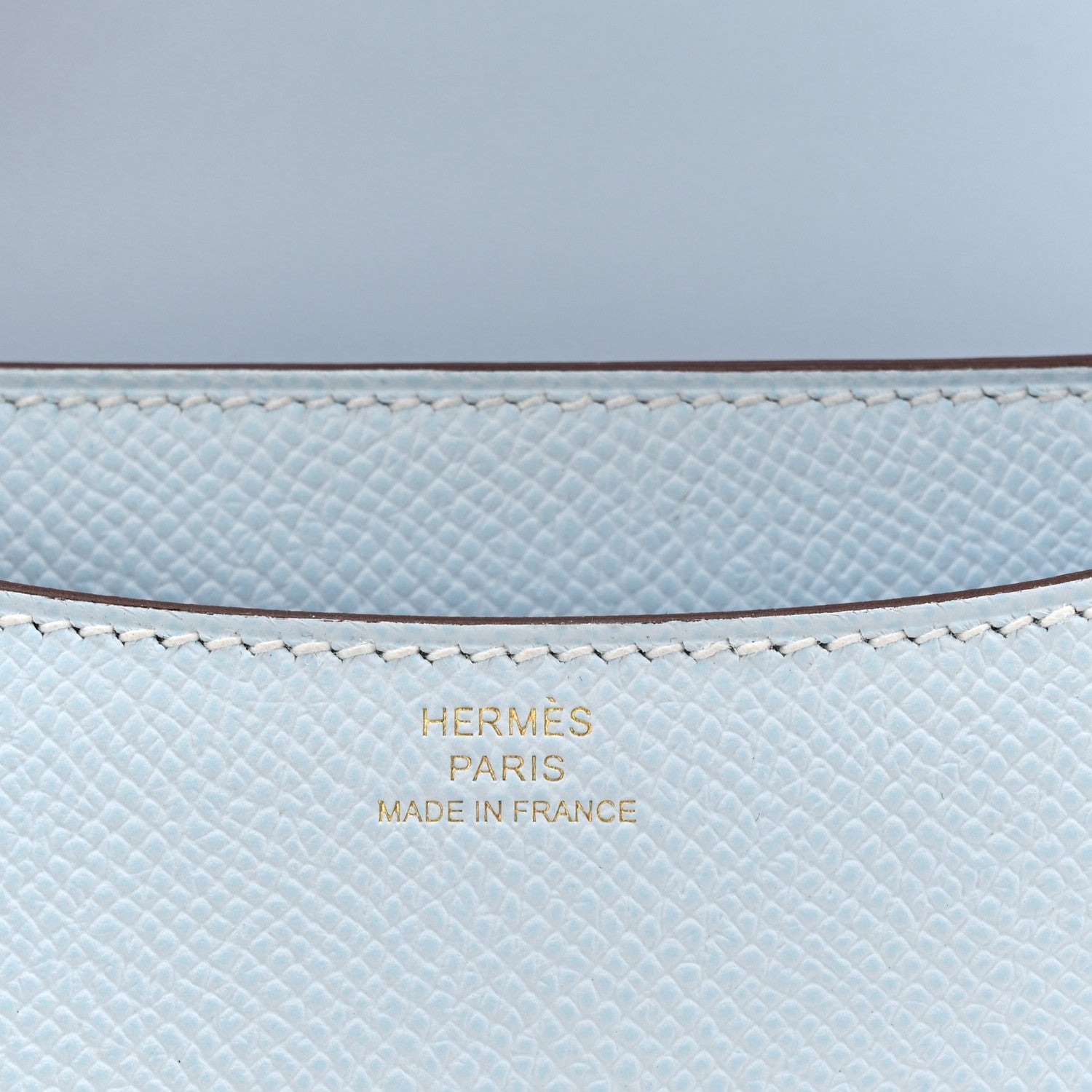 Epsom Constance 18 Bleu Brume