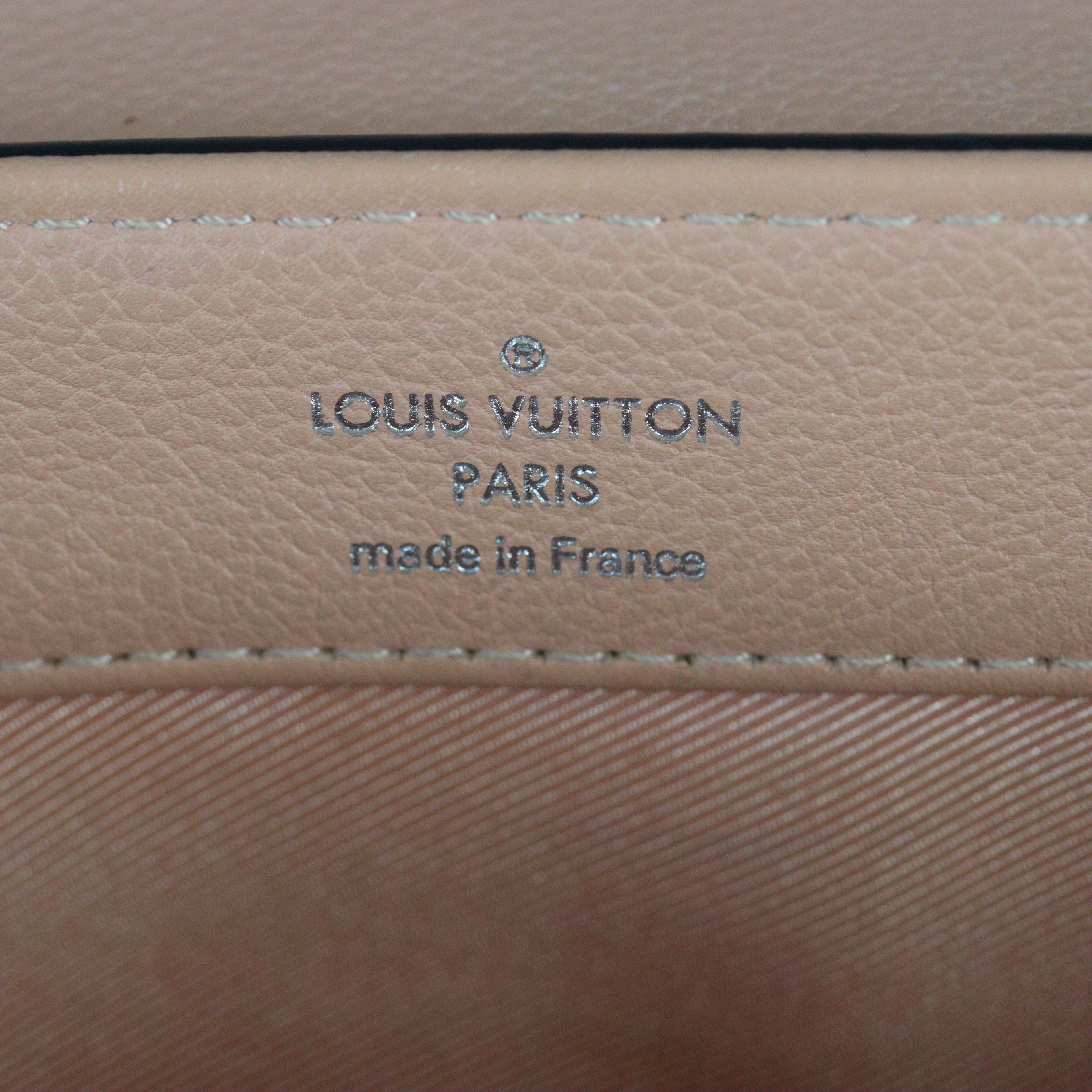 Louis Vuitton Lockme II BB