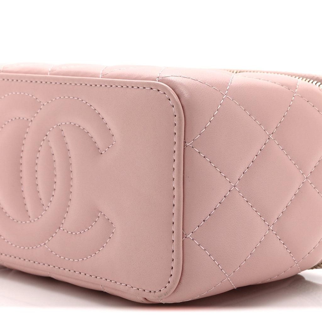 Caviar Quilted Pearl Enamel Small Vanity Case With Chain Light Pink