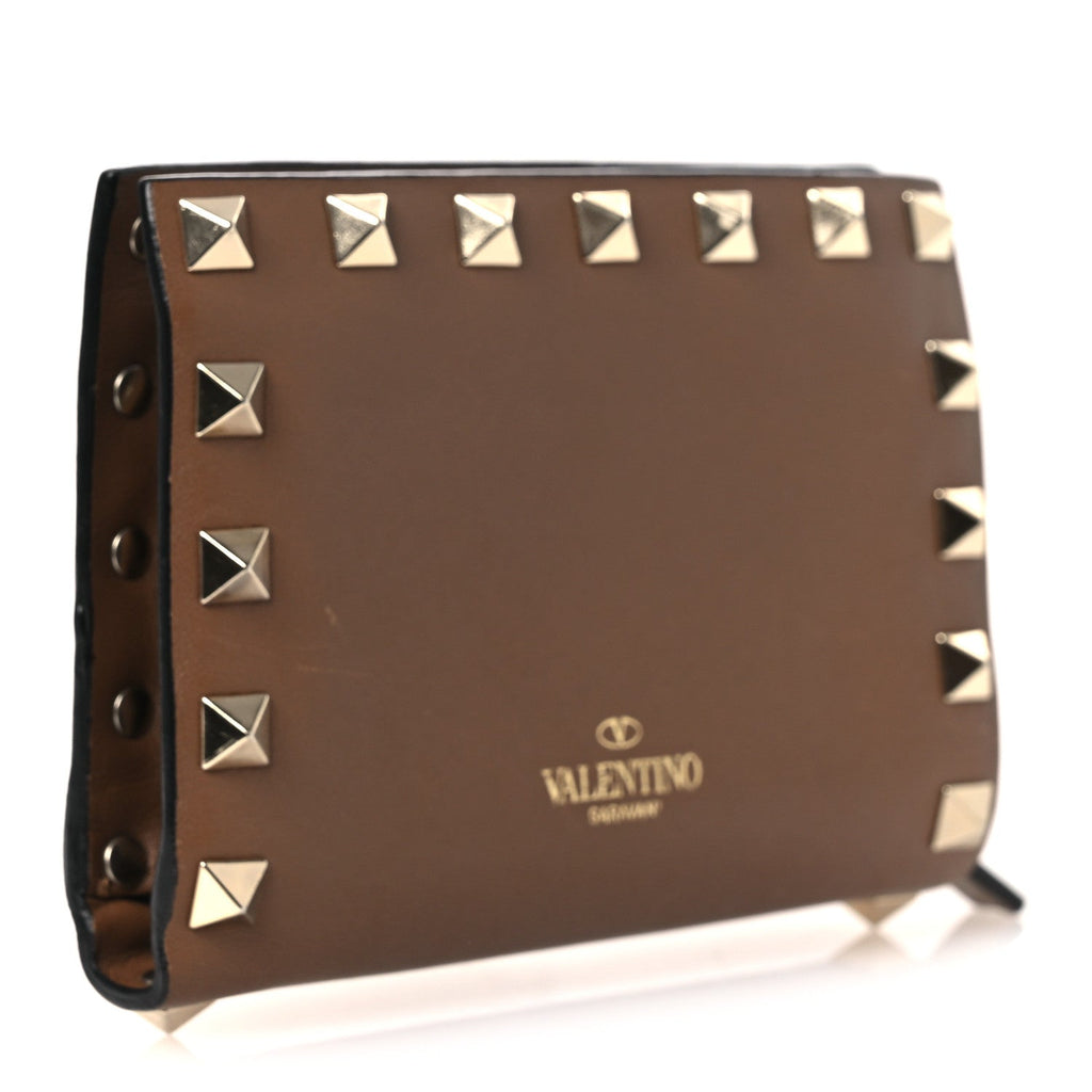 Vitello Rockstud Compact Wallet Cognac