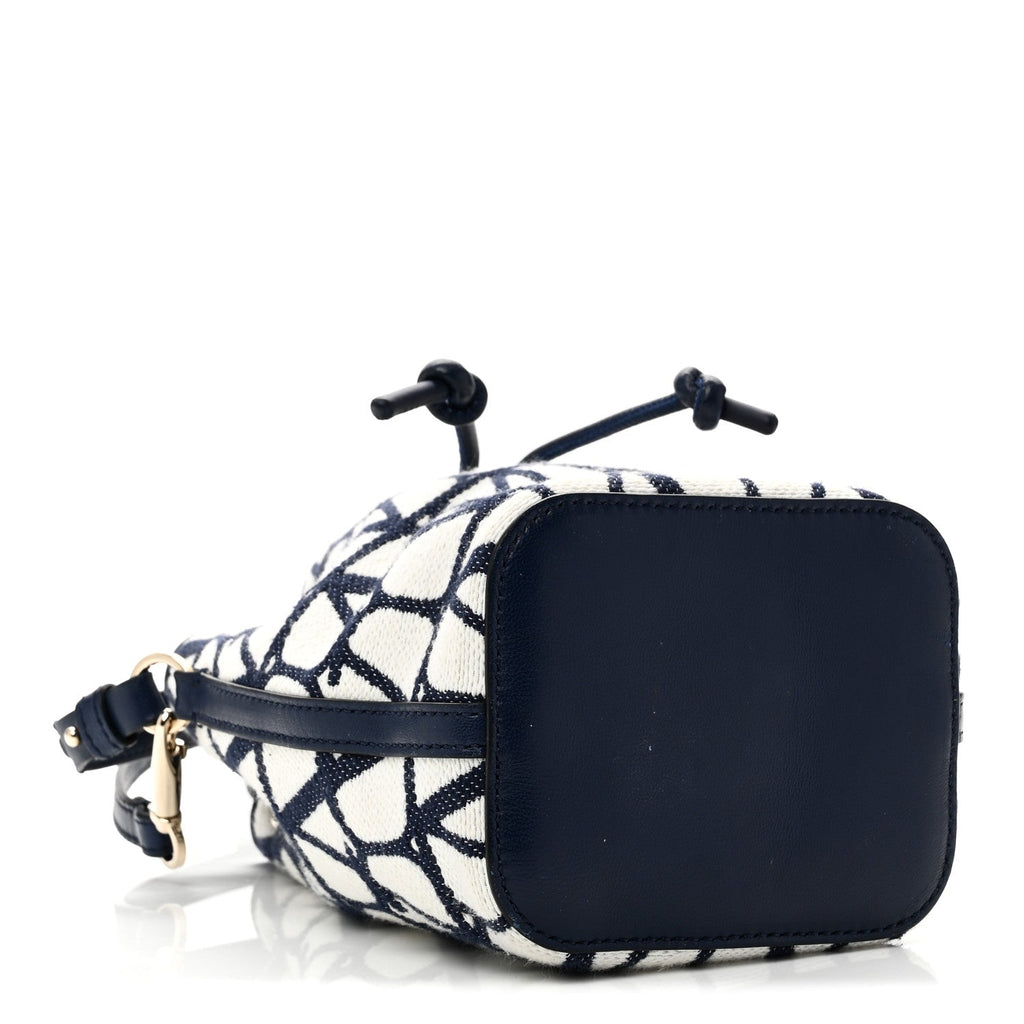 Toile Iconographe Nappa Mini Vlogo Signature Bucket Bag White Worker