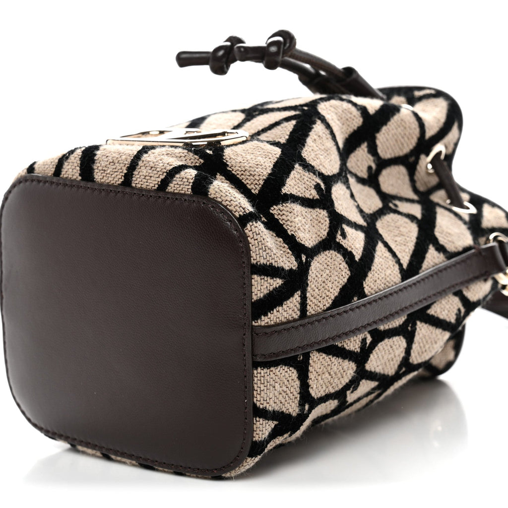 Toile Iconographe Nappa Mini Vlogo Signature Bucket Bag Naturale Black Fondant