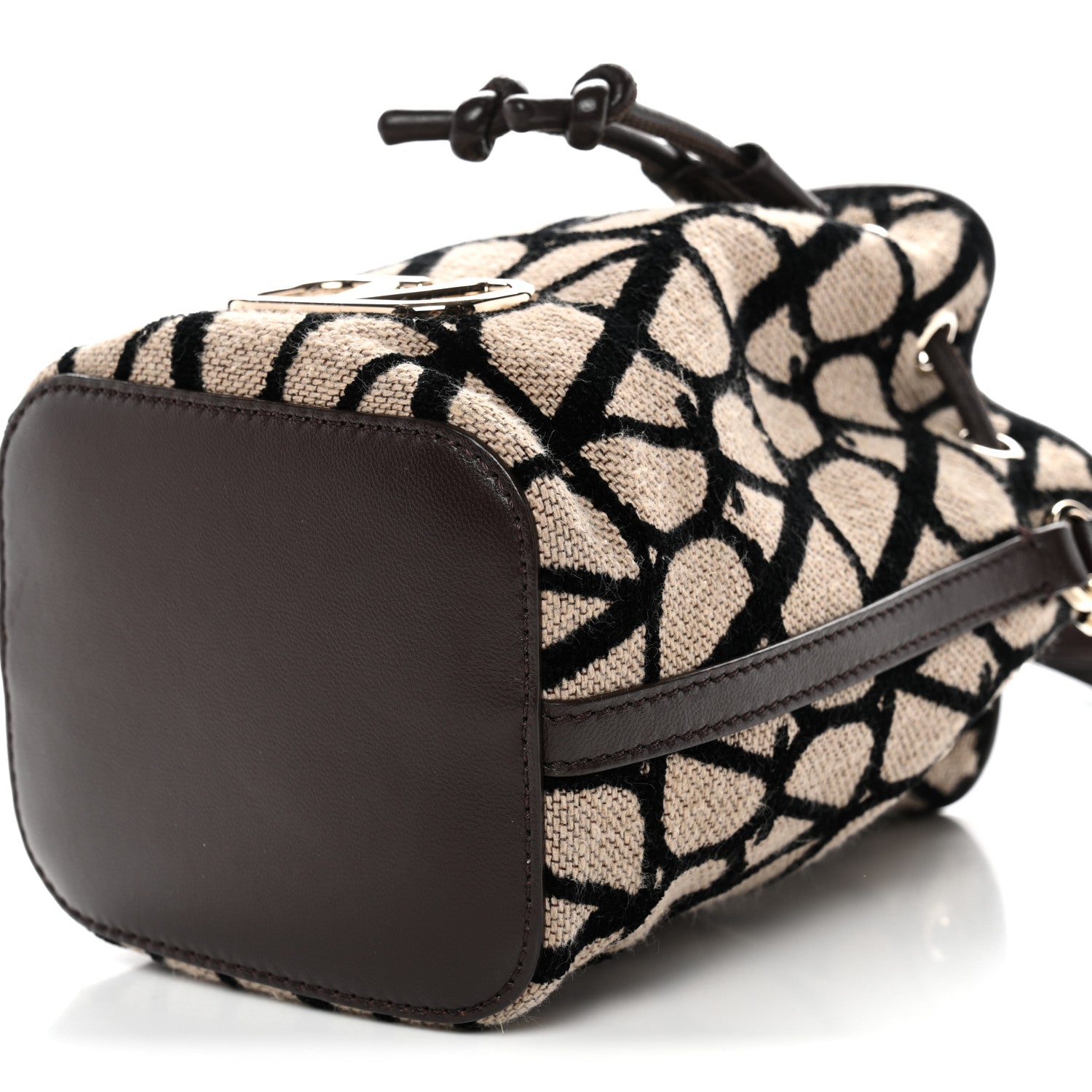 Toile Iconographe Nappa Mini Vlogo Signature Bucket Bag Naturale Black Fondant