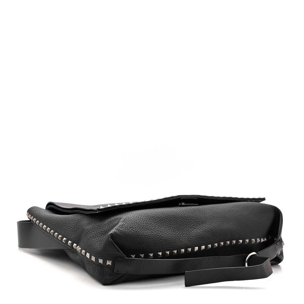 Pebbled Calfskin Rockstud Messenger Black