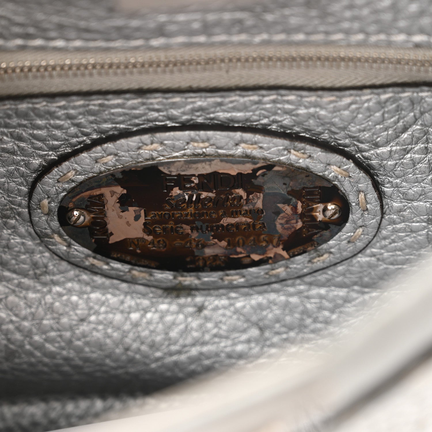 Cuoio Romano Lux Selleria Mini Peekaboo Iconic Satchel Argento