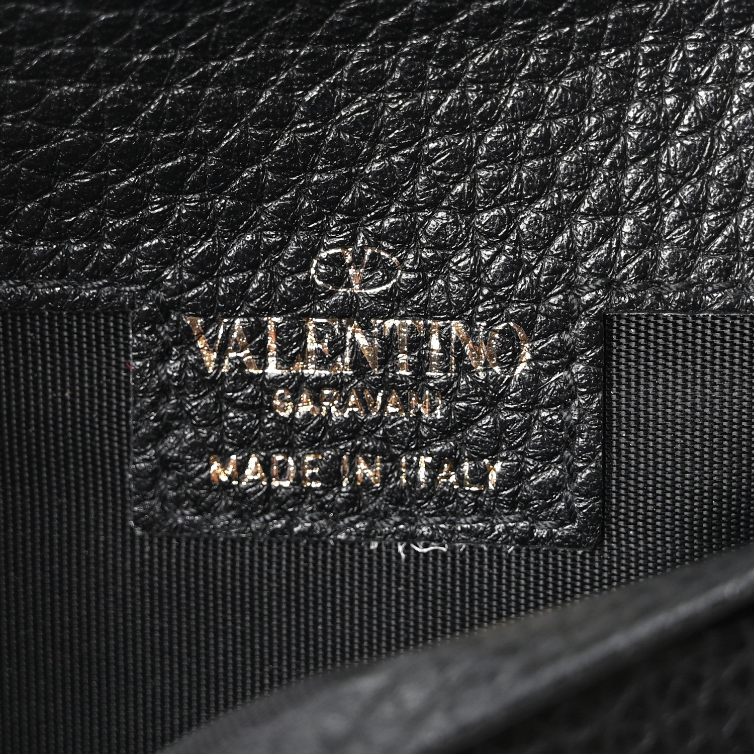Pebbled Calfskin Rockstud Continental Wallet Black