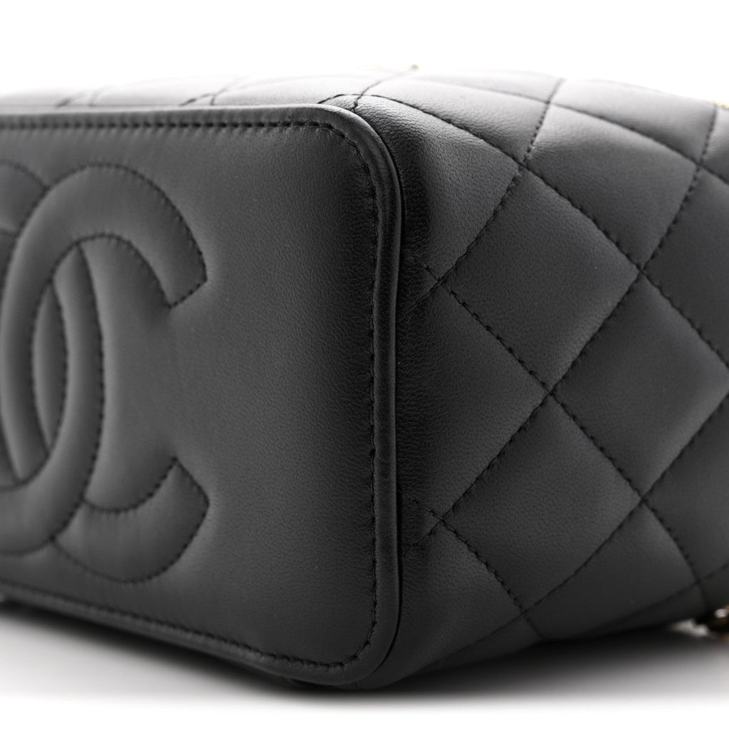 Lambskin Quilted Small Top Handle Vanity Case With Chain Black