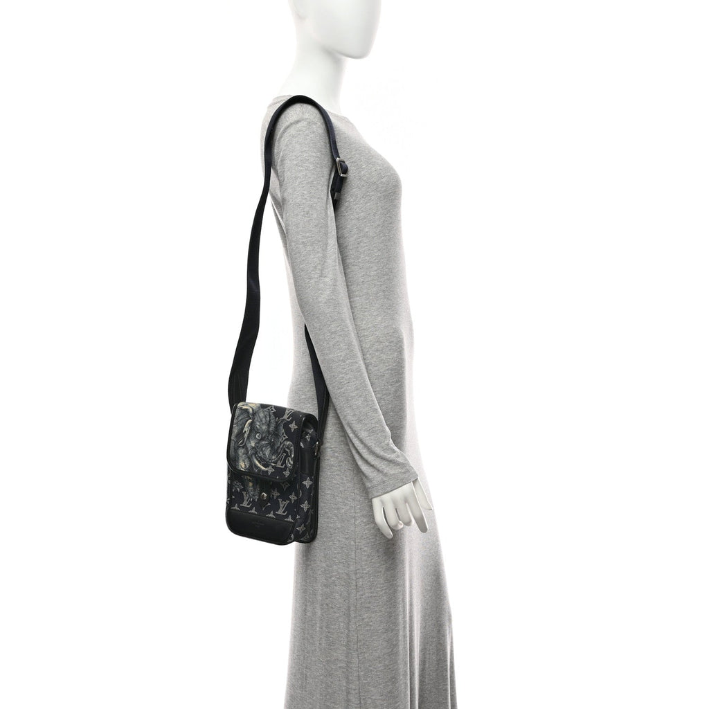 Savane Monogram Elephant Chapman Messenger BB Encre