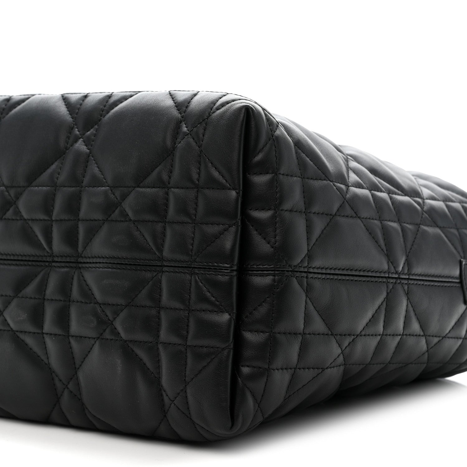 Calfskin Macrocannage Medium Toujours Black