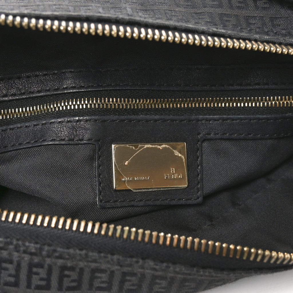 Zucchino Vitello Shoulder Bag Black