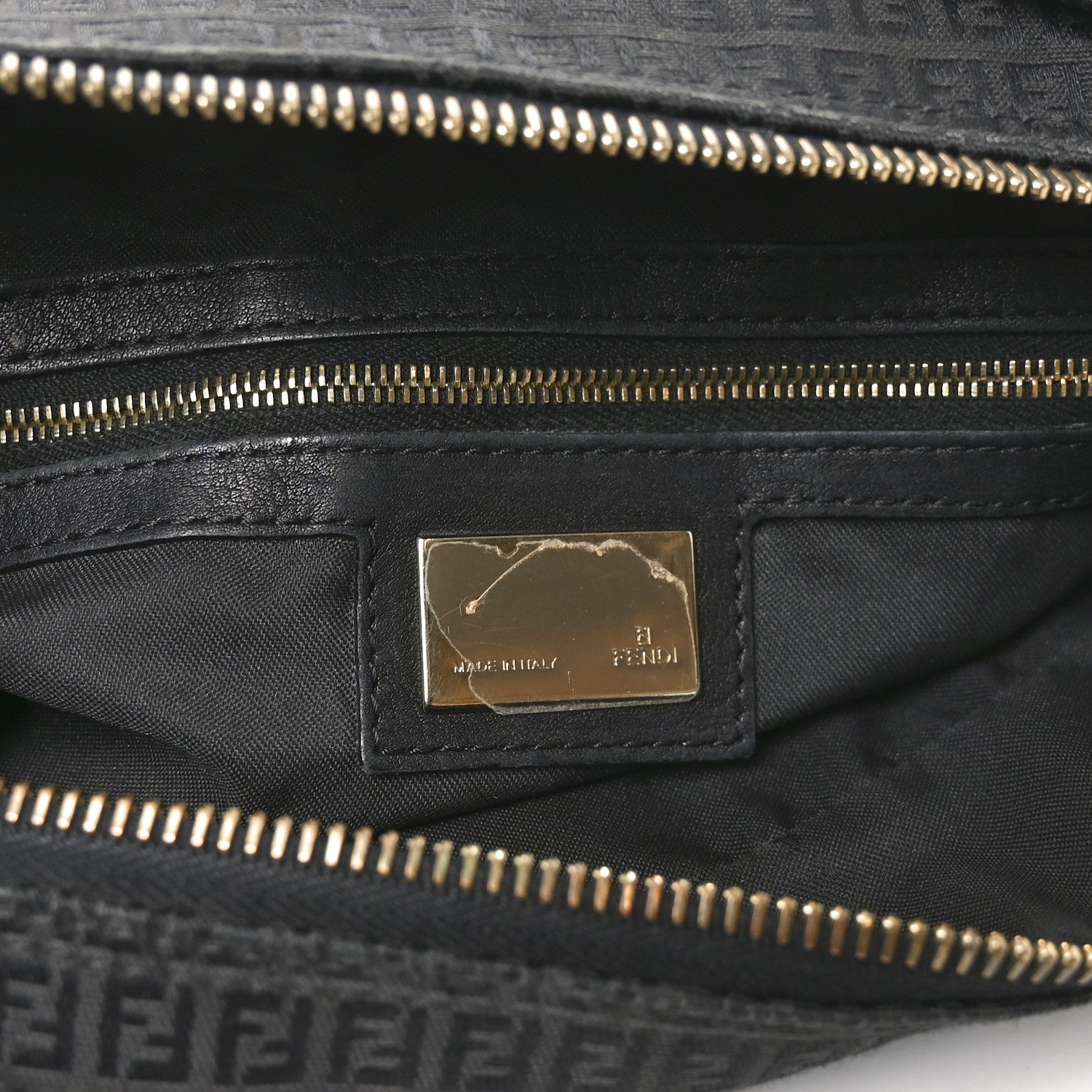 Zucchino Vitello Shoulder Bag Black