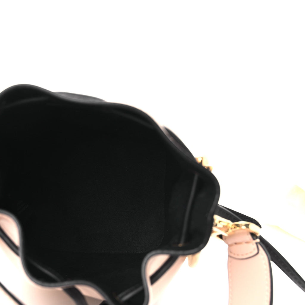 Vitello Fluffy Grace F is Fendi Logo Embossed Mini Mon Tresor Bucket Bag Rosa Quarzo Black