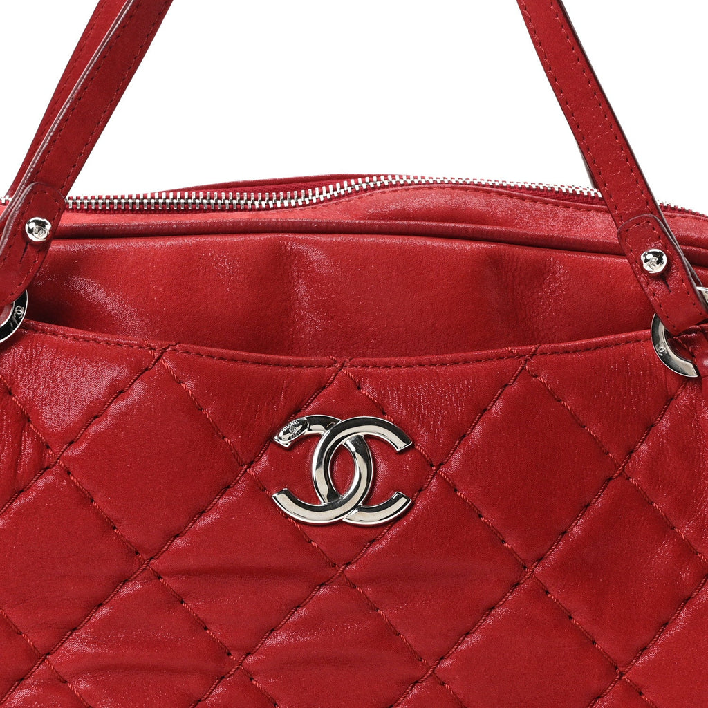 Iridescent Calfskin Quilted Relax CC Camera Case Red