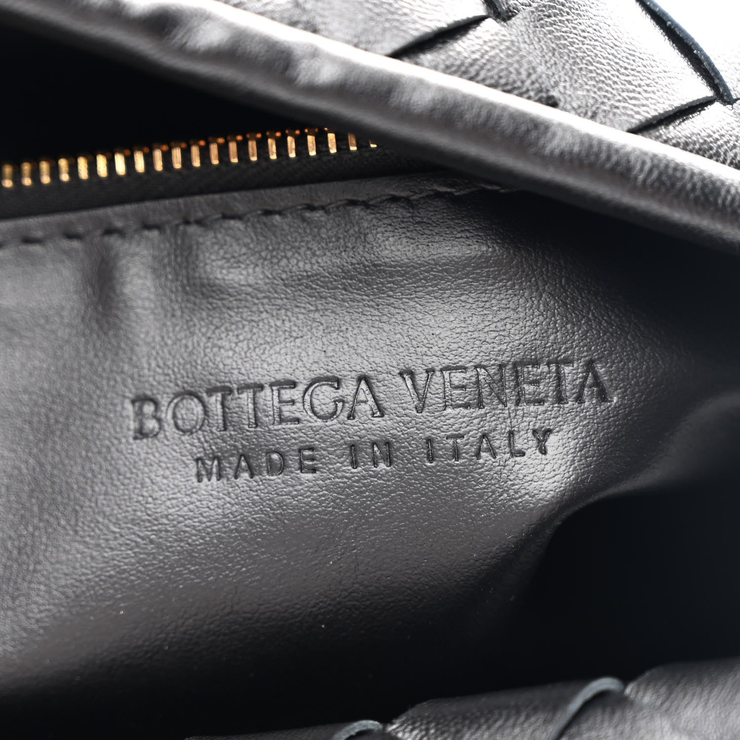 Calfskin Intrecciato Large Hop Black