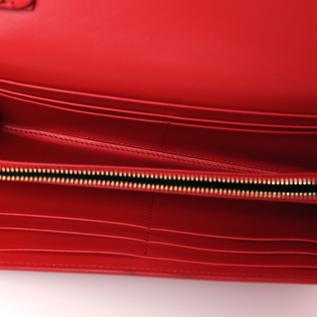 Grainy Calfskin Logo Henley Wallet On Chain Red