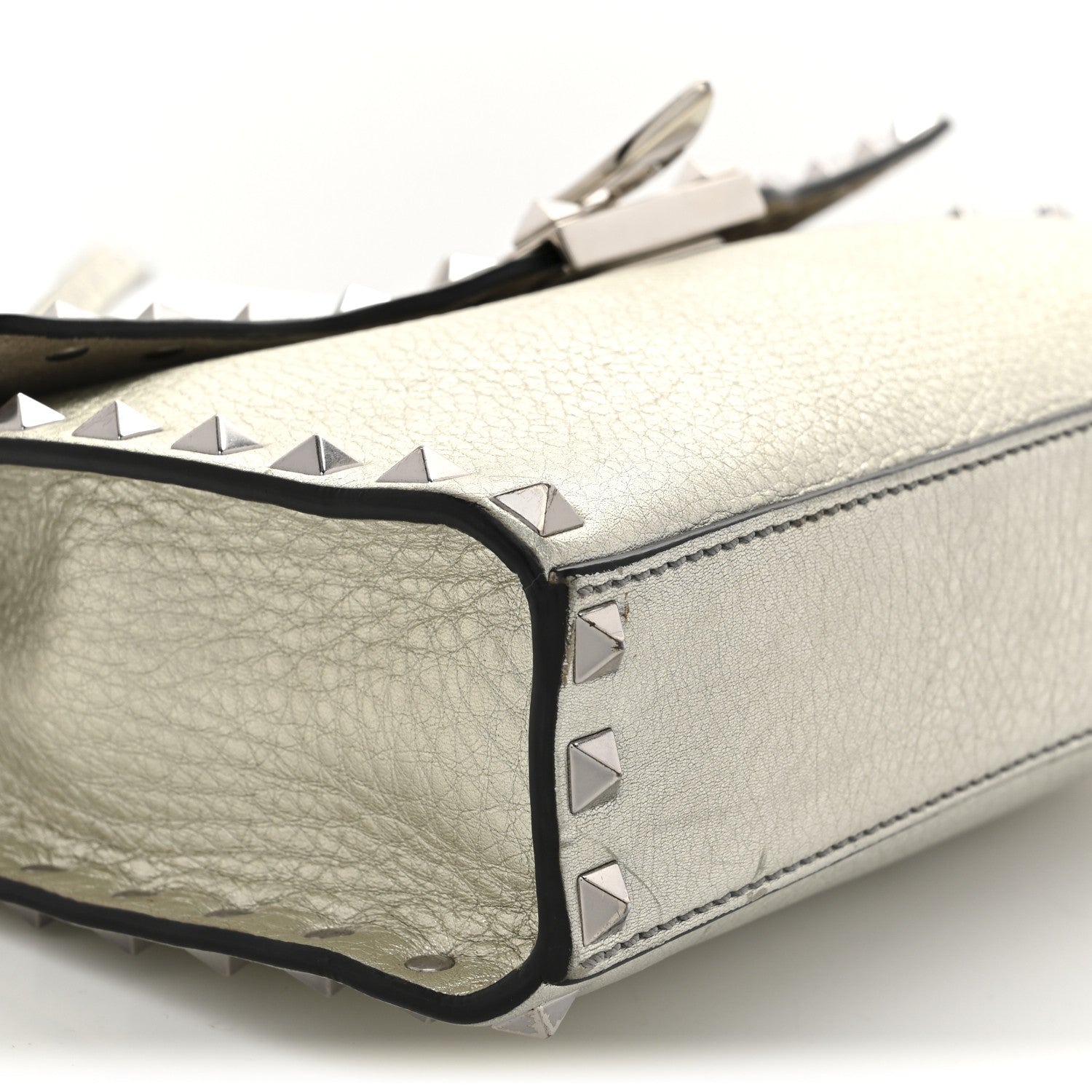 Metallic Pebbled Calfskin Medium Rockstud Flip Lock Crossbody Bag Silver