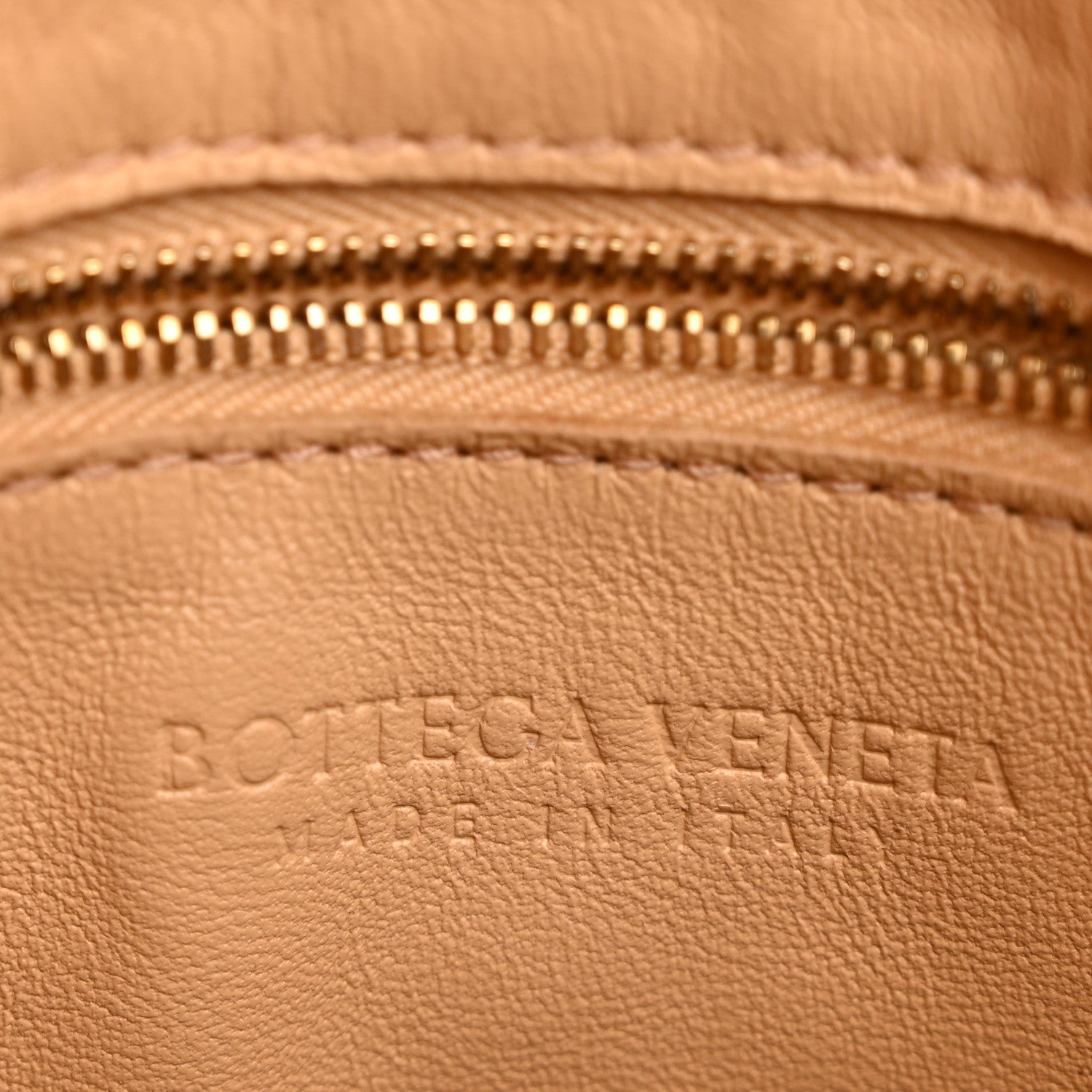 Lambskin Maxi Intrecciato Cassette Messenger Almond