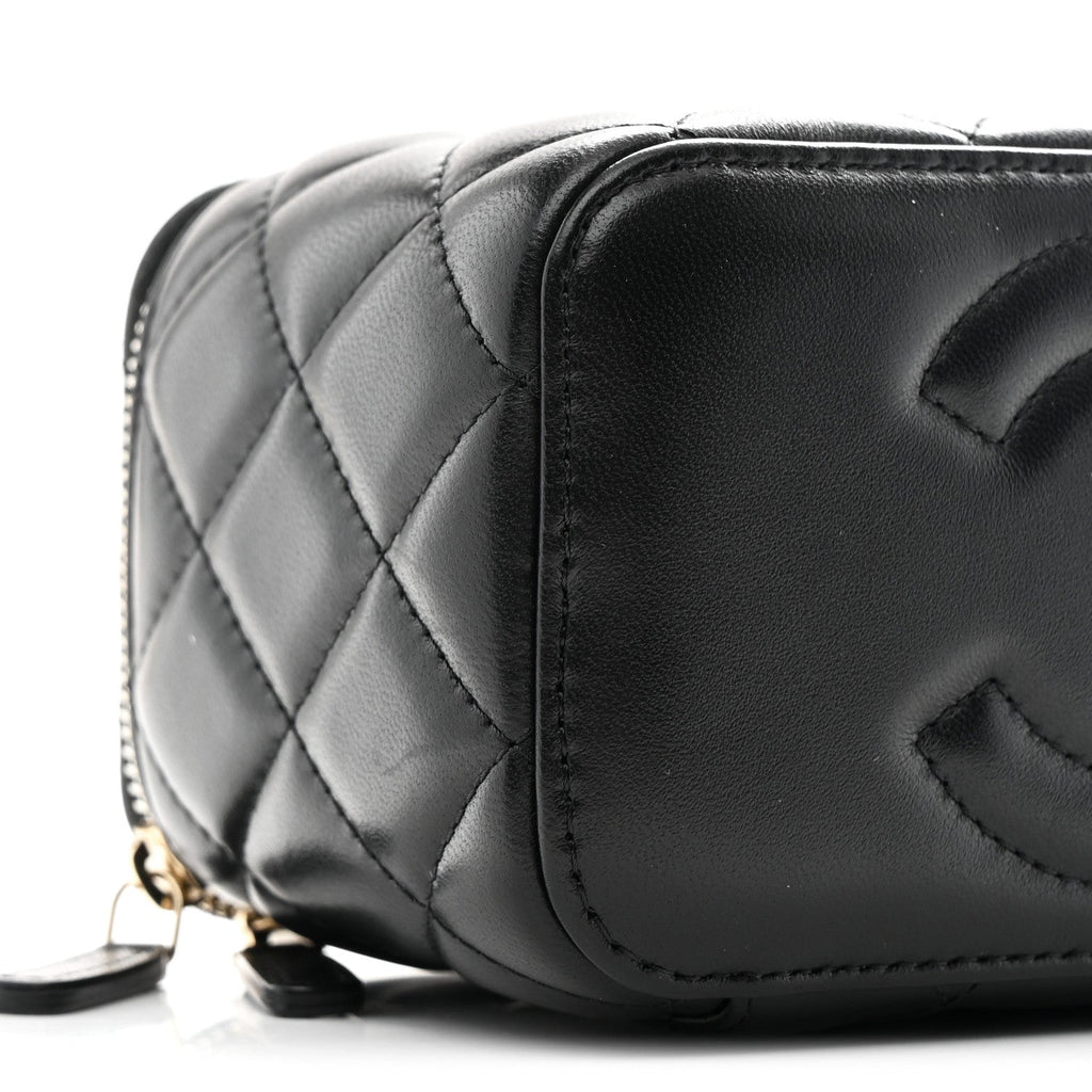 Lambskin Quilted Pearl Crush Small Vanity Case With Chain Black