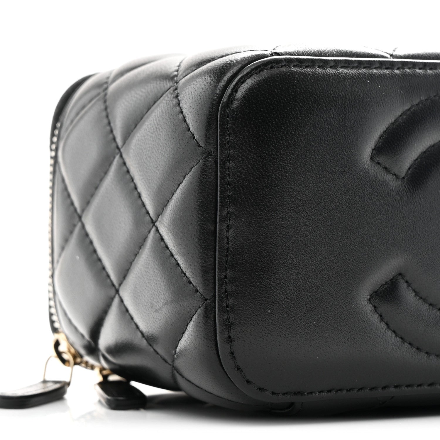 Lambskin Quilted Pearl Crush Small Vanity Case With Chain Black