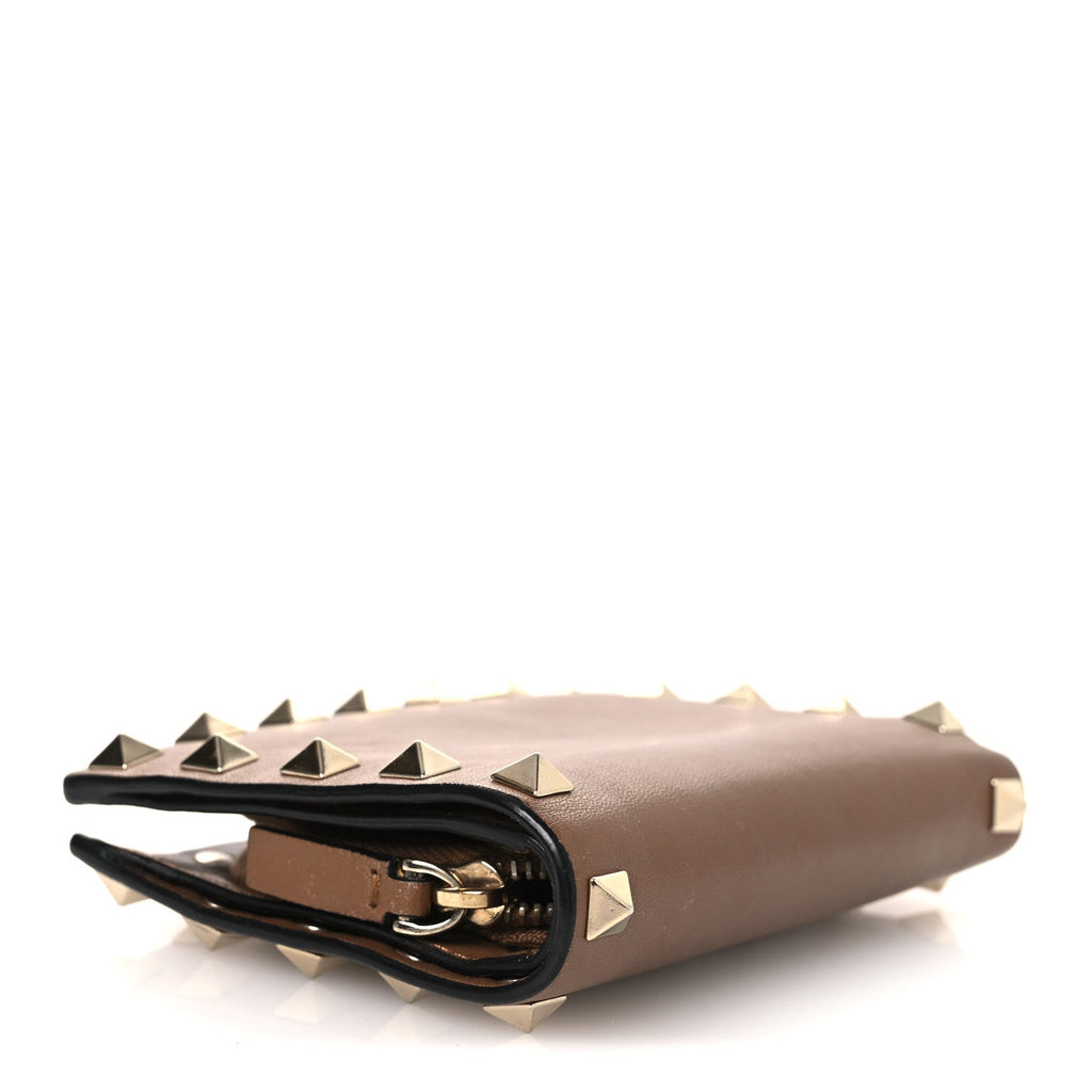 Vitello Rockstud Compact Wallet Cognac