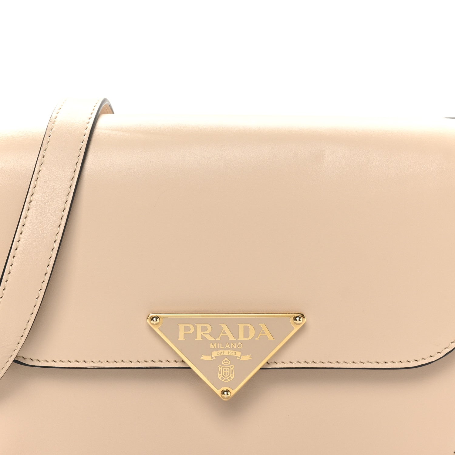 Box Calfskin Triangle Embleme Flap Shoulder Bag Sabbia