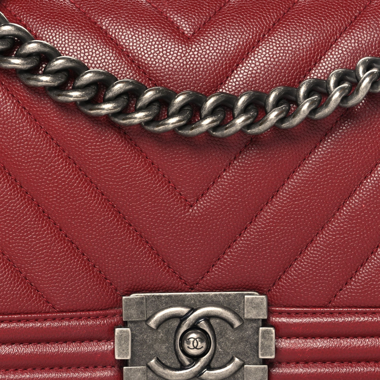 Caviar Chevron Quilted Medium Boy Flap Red
