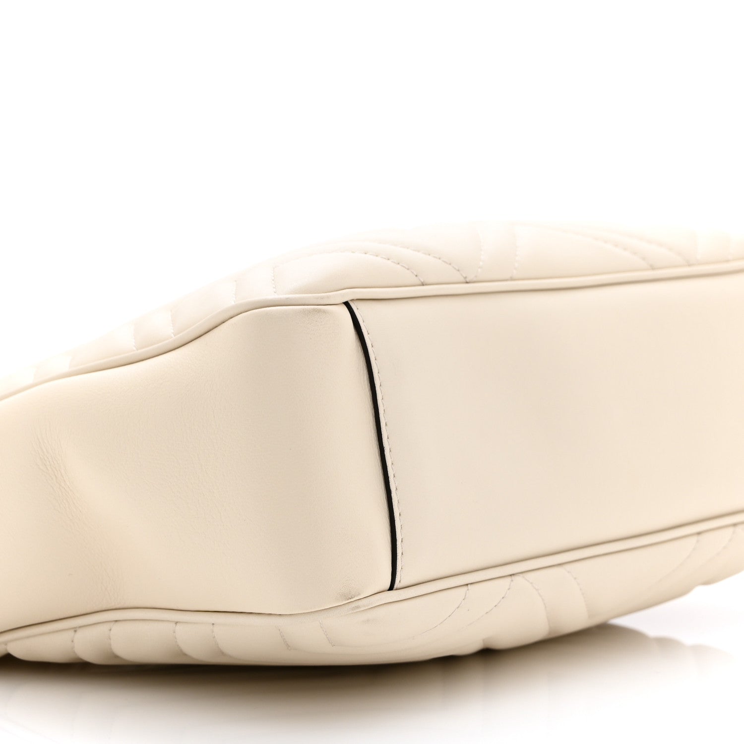 Calfskin Matelasse Medium GG Marmont Open Top Shoulder Bag White