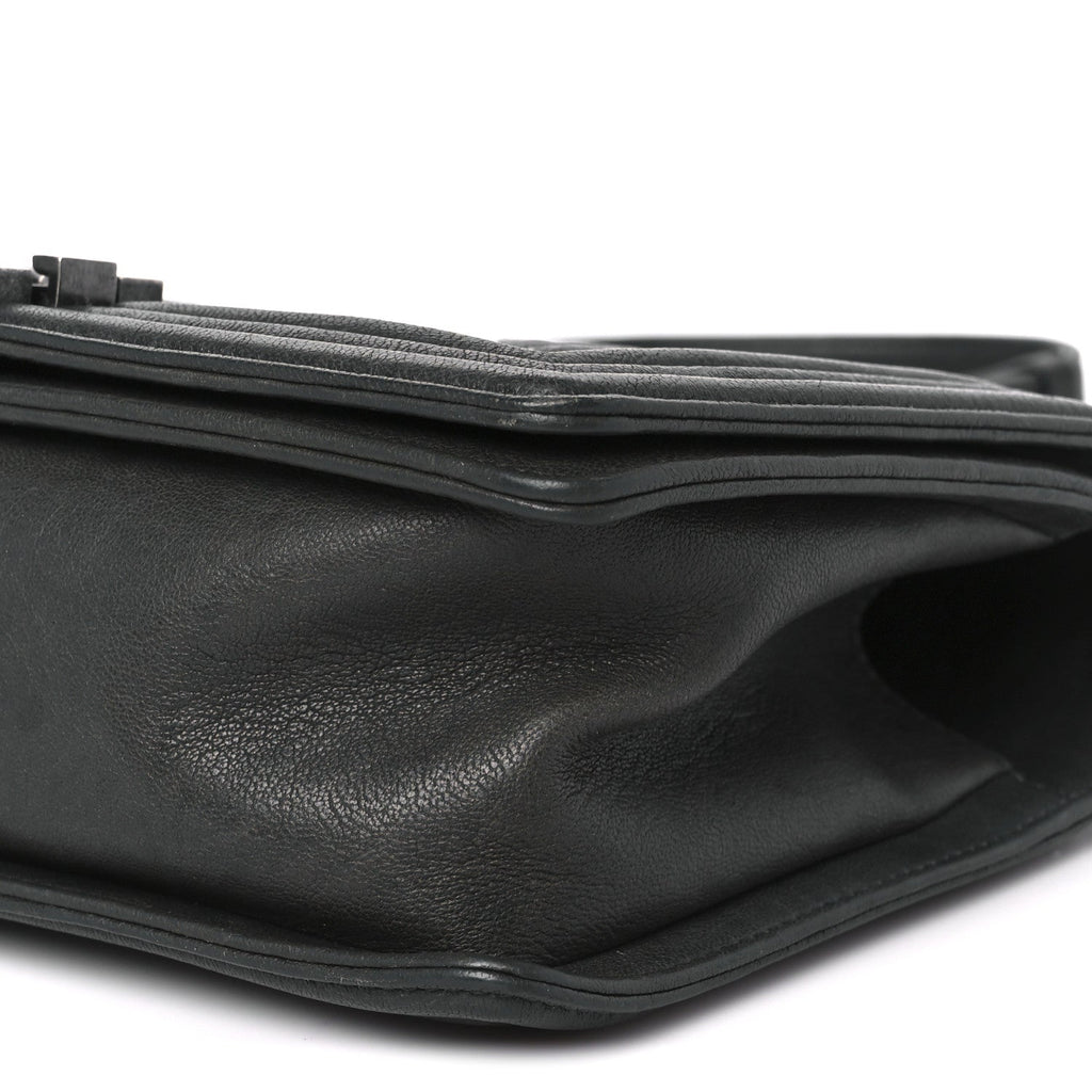 Crumpled Lambskin Medium Studded Boy Flap Black