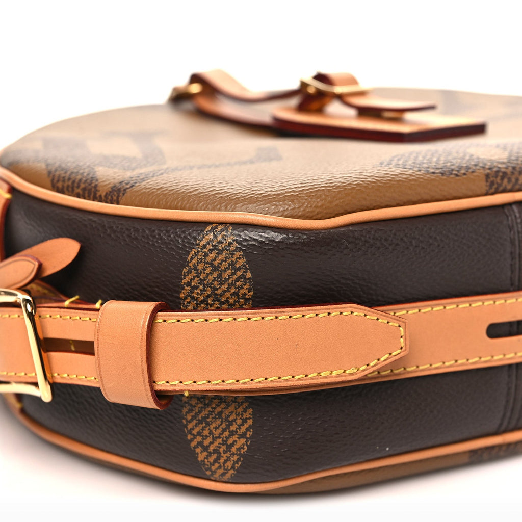 Reverse Monogram Giant Boite Chapeau Souple