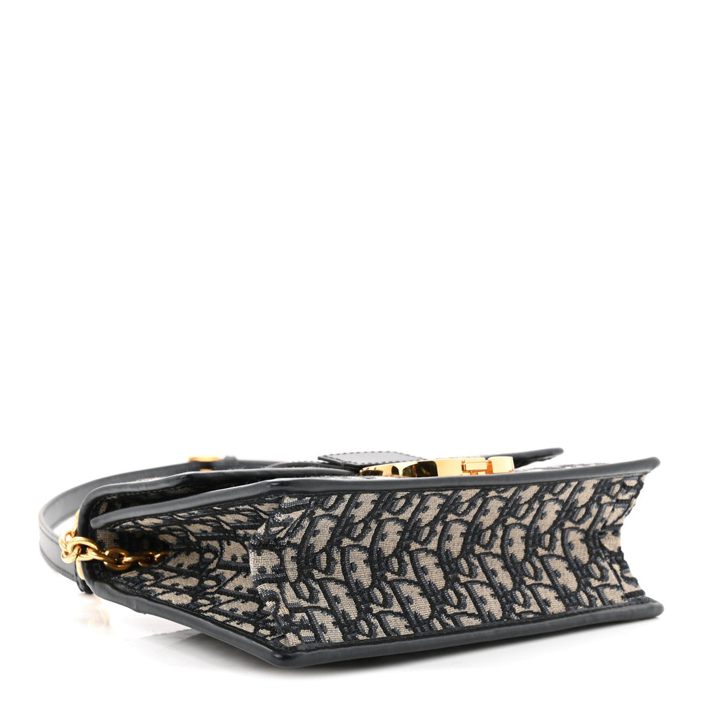 Oblique 30 Montaigne Chain Flap Bag Blue