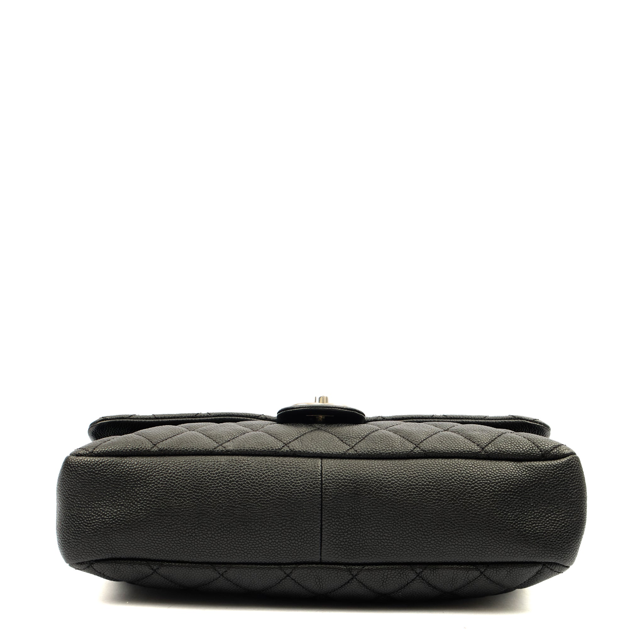 Chanel Shoulder Bag Flap Bag in Black, Caviar Leather