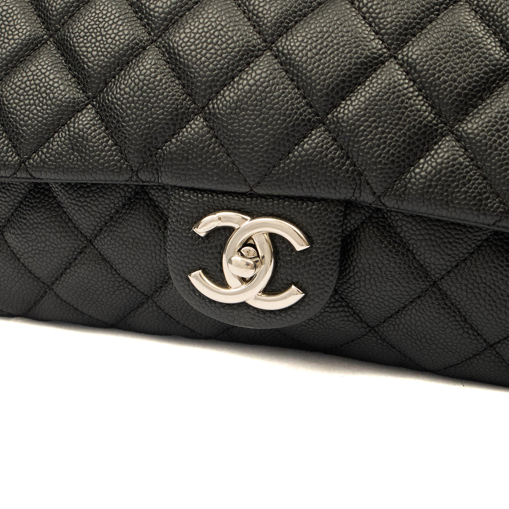 Chanel Shoulder Bag Flap Bag in Black, Caviar Leather