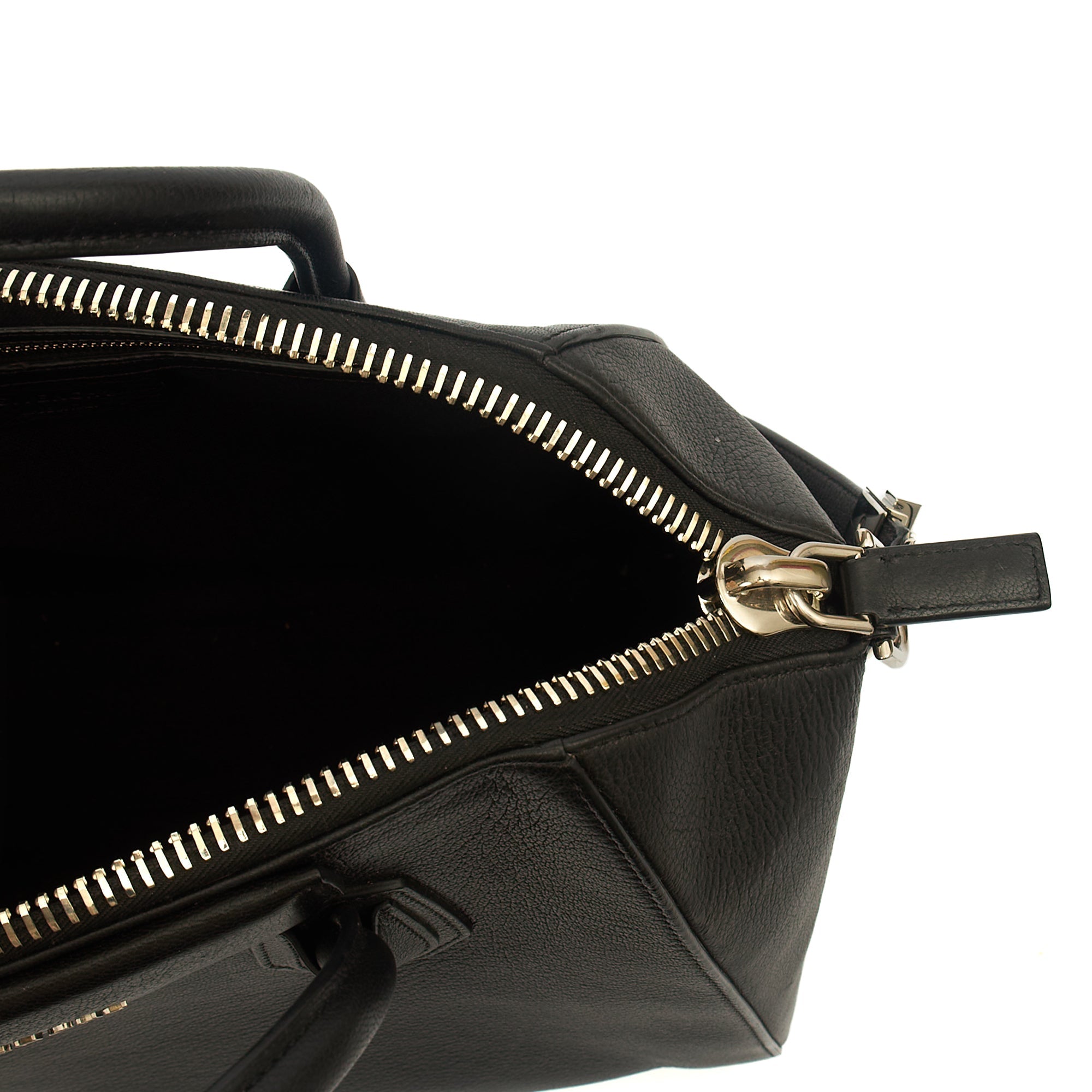 Givenchy Tote Antigona - Small in Black, Box Calfskin