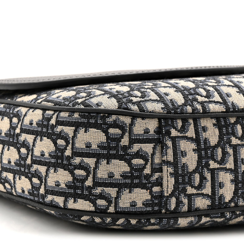 Grained Calfskin Oblique Saddle Messenger Black