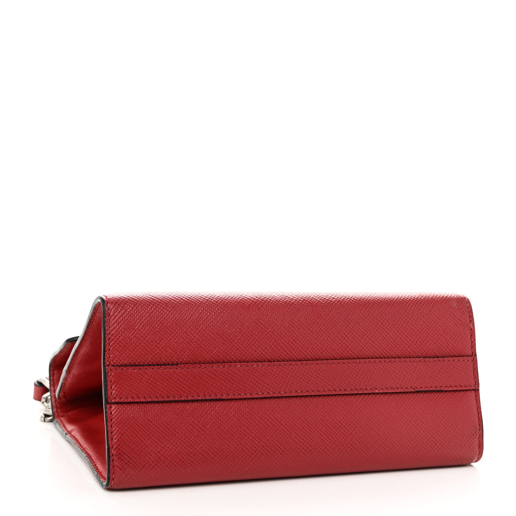 Saffiano Cuir Calfskin Monochrome Envelope Flap Chain Shoulder Bag Fuoco