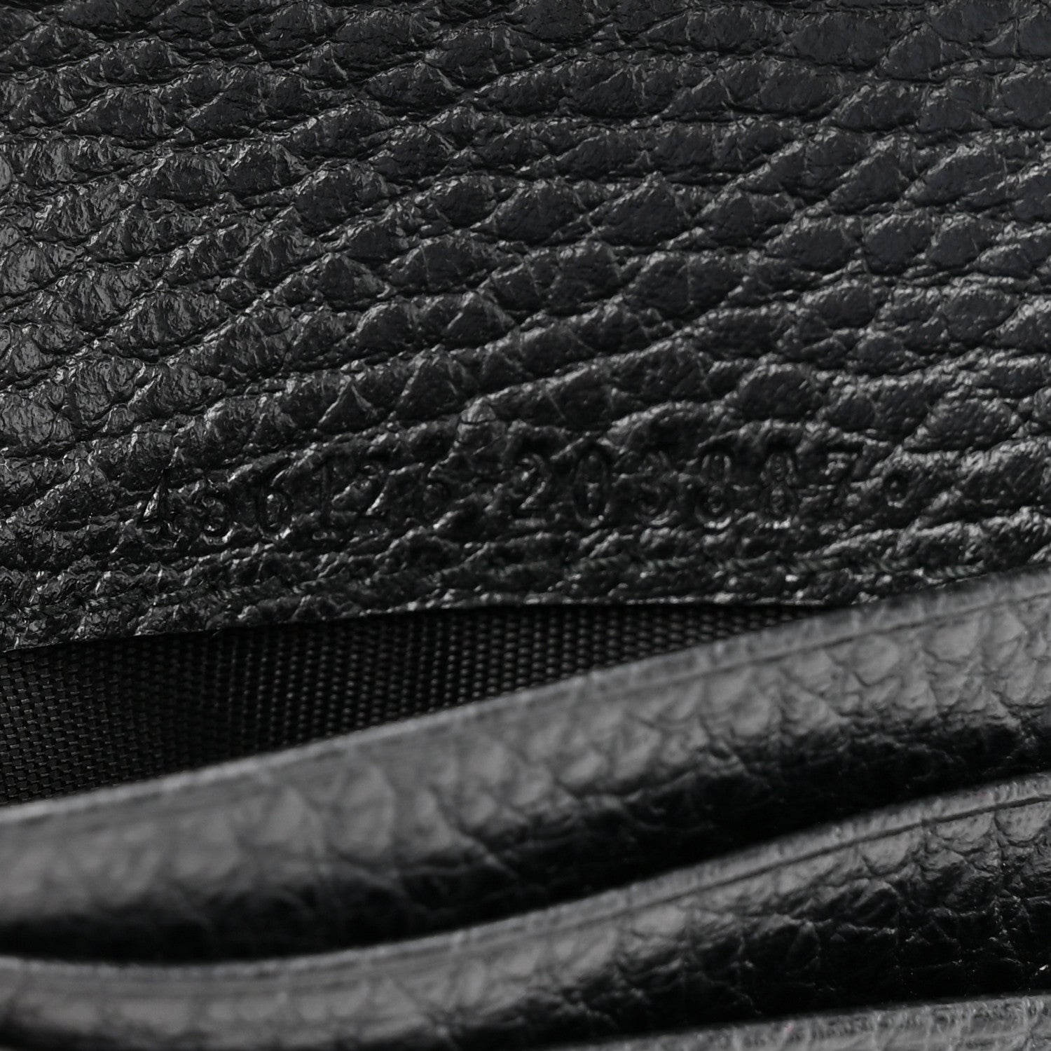 Pebbled Calfskin GG Marmont  Case Black