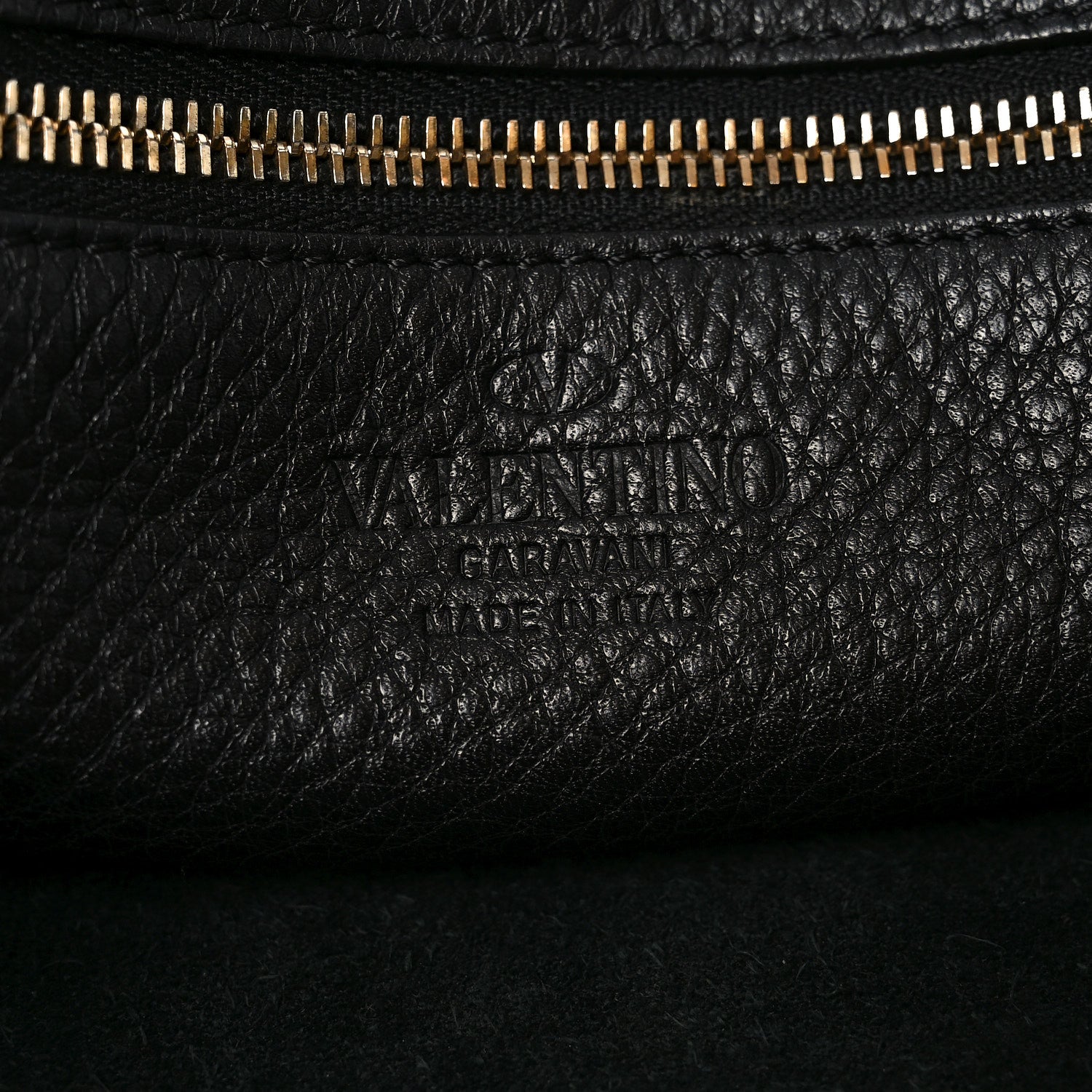 Pebbled Calfskin Large Rockstud Flip-Lock Messenger Bag Black