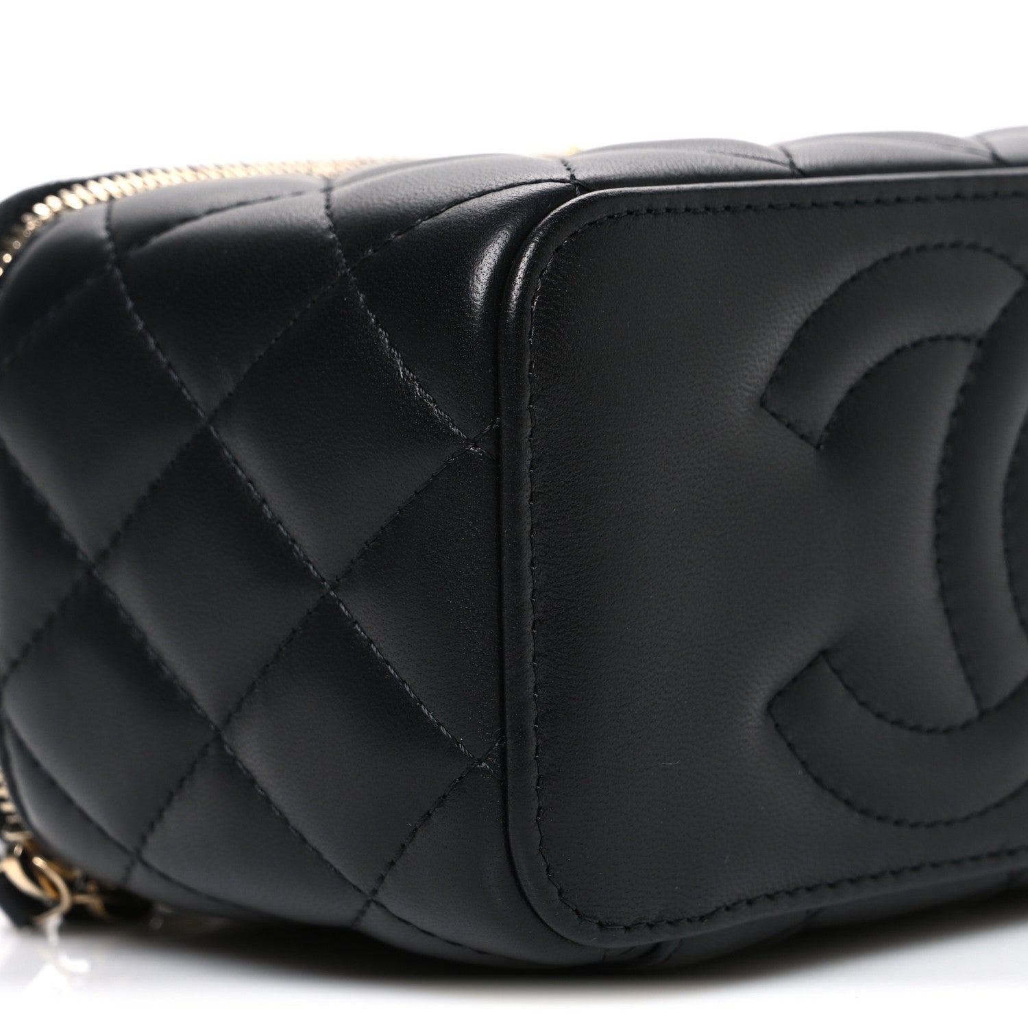 Lambskin Quilted Pearl Crush Small Vanity Case With Chain Black