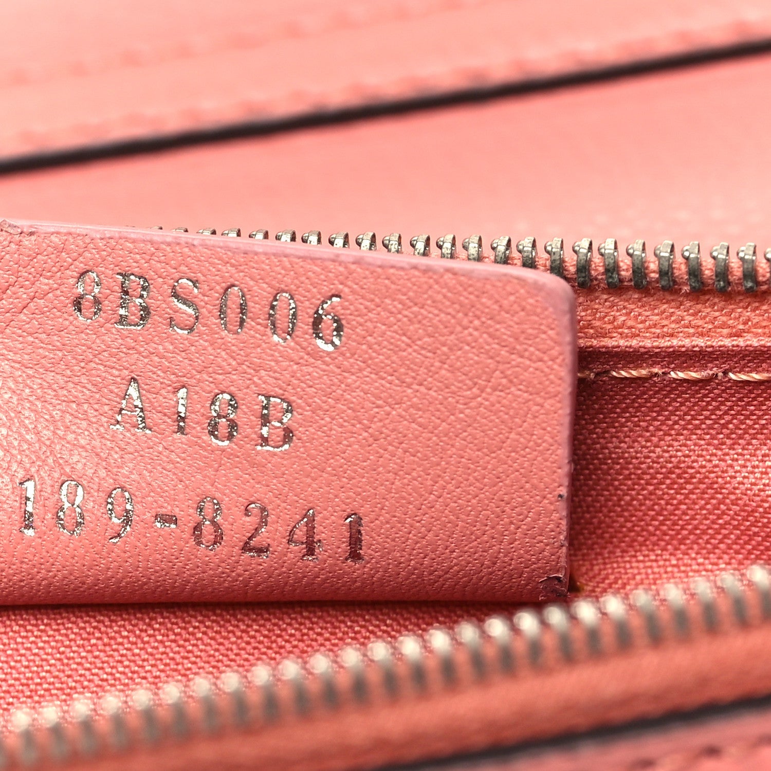 Vitello Cruise F is Fendi Medium Envelope Wallet on Chain Macaron