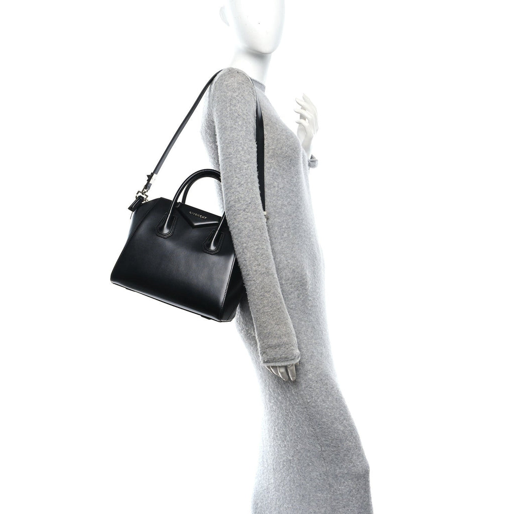 Shiny Lord Calfskin Small Antigona Black