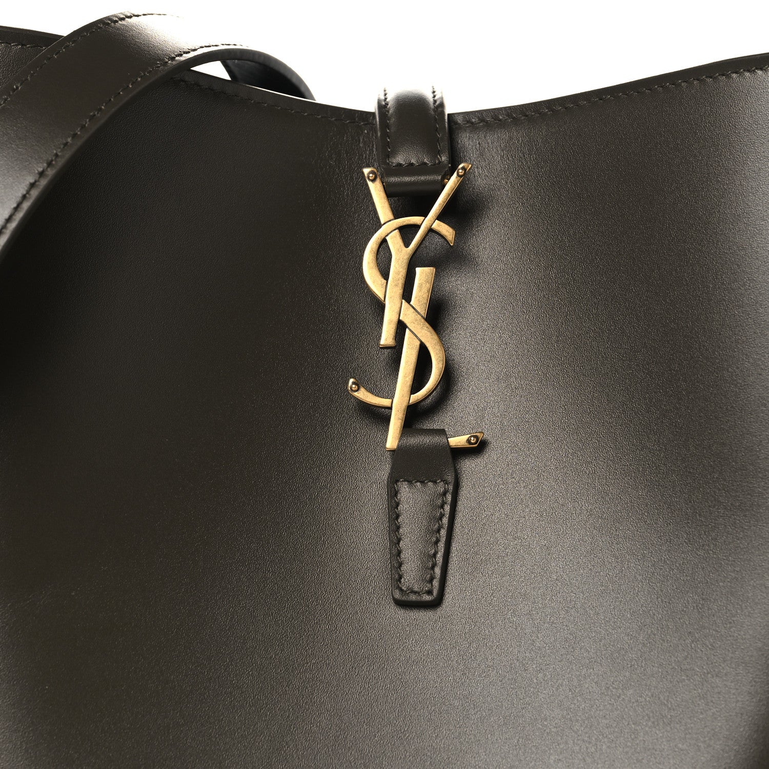 Shiny Calfskin Le 37 Bucket Bag Deep Musk