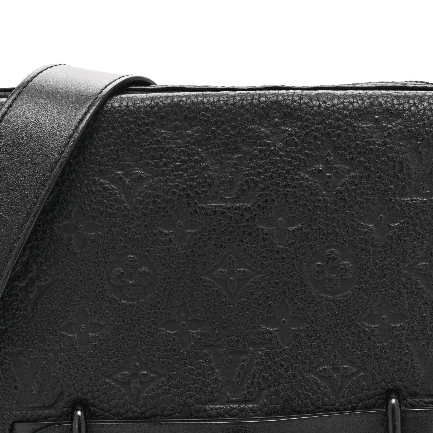 Taurillon Monogram Steamer Messenger Black