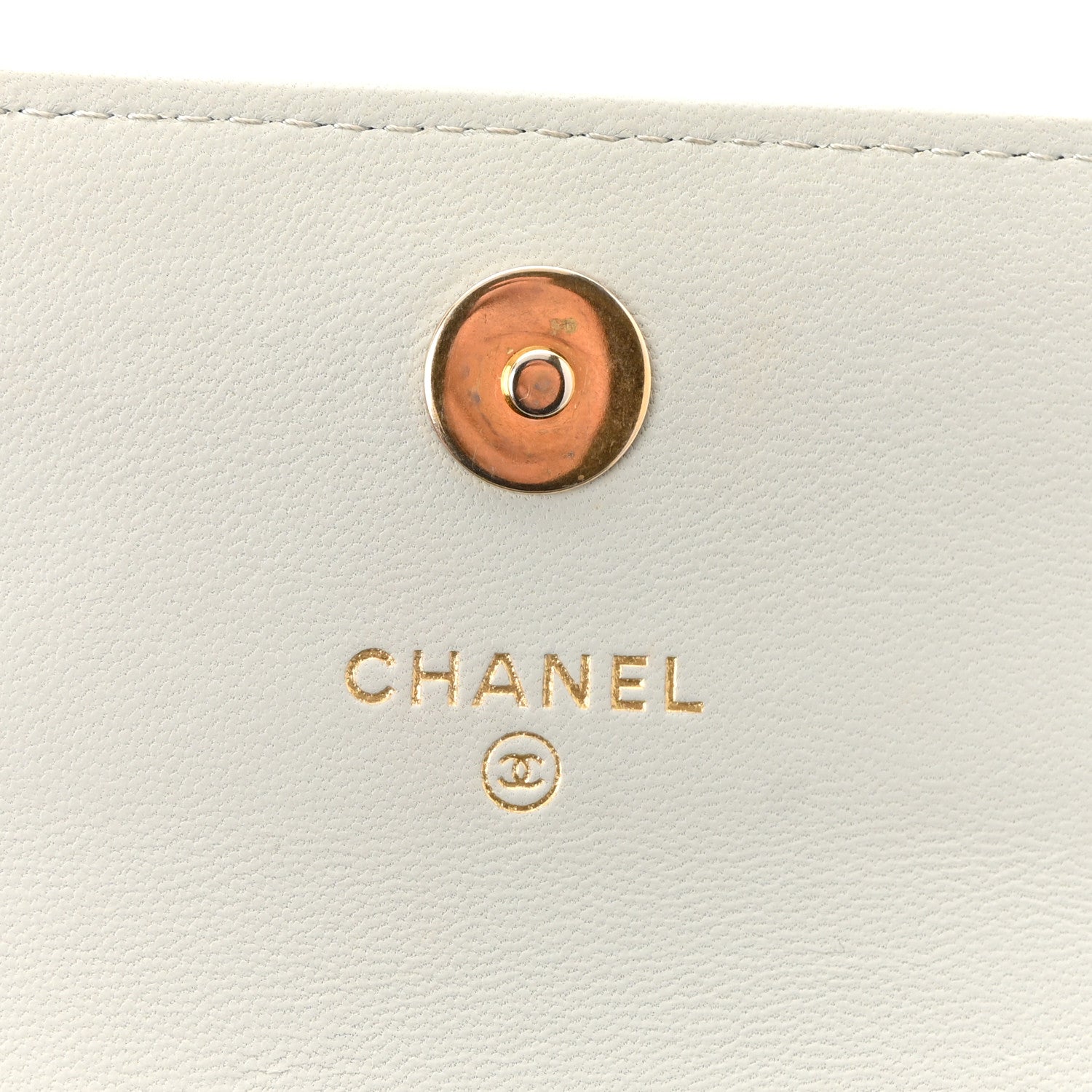 Lambskin Pearl Crush Quilted Flap Phone Holder With Chain Light Grey
