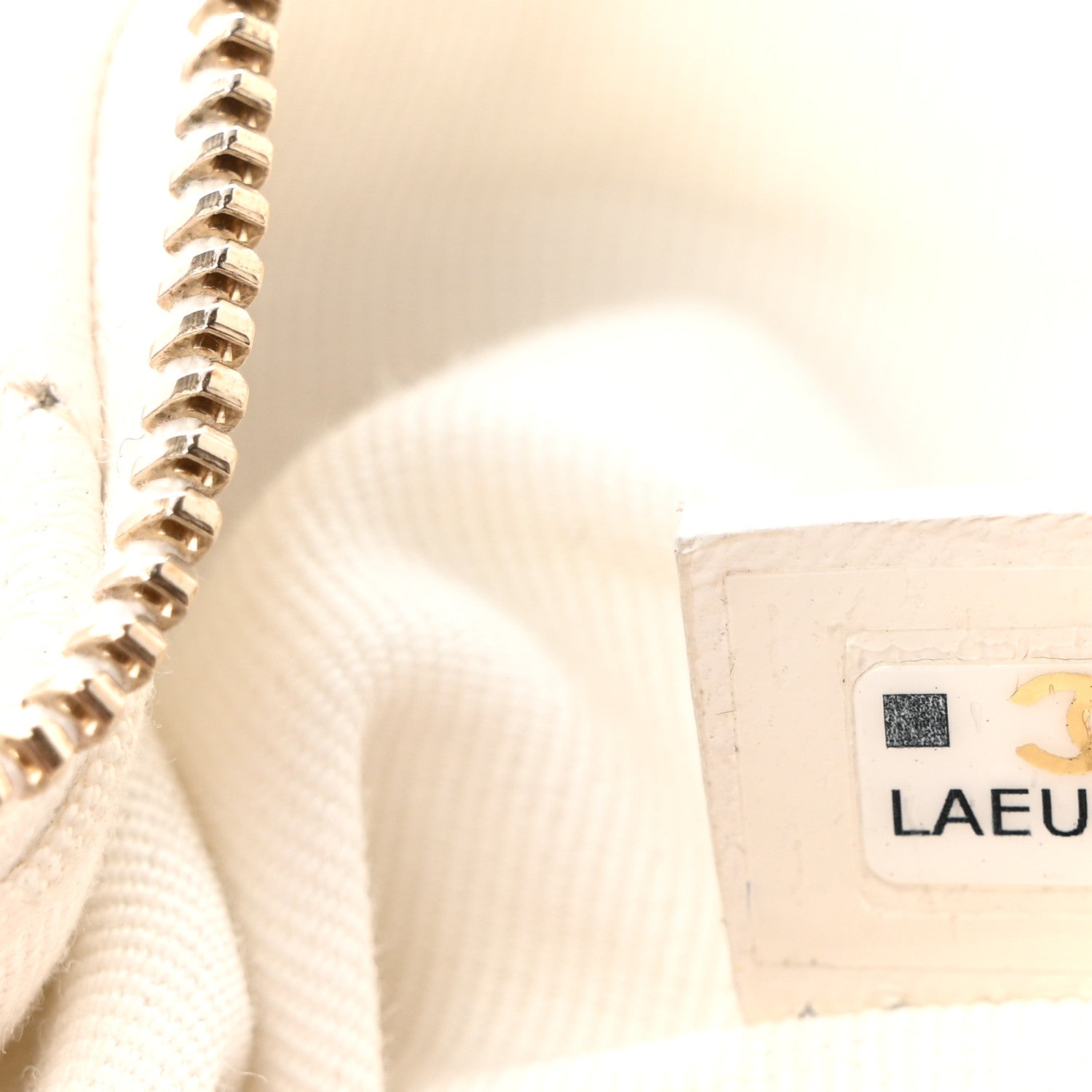 Lambskin Quilted Chain Around Pouch Hobo White