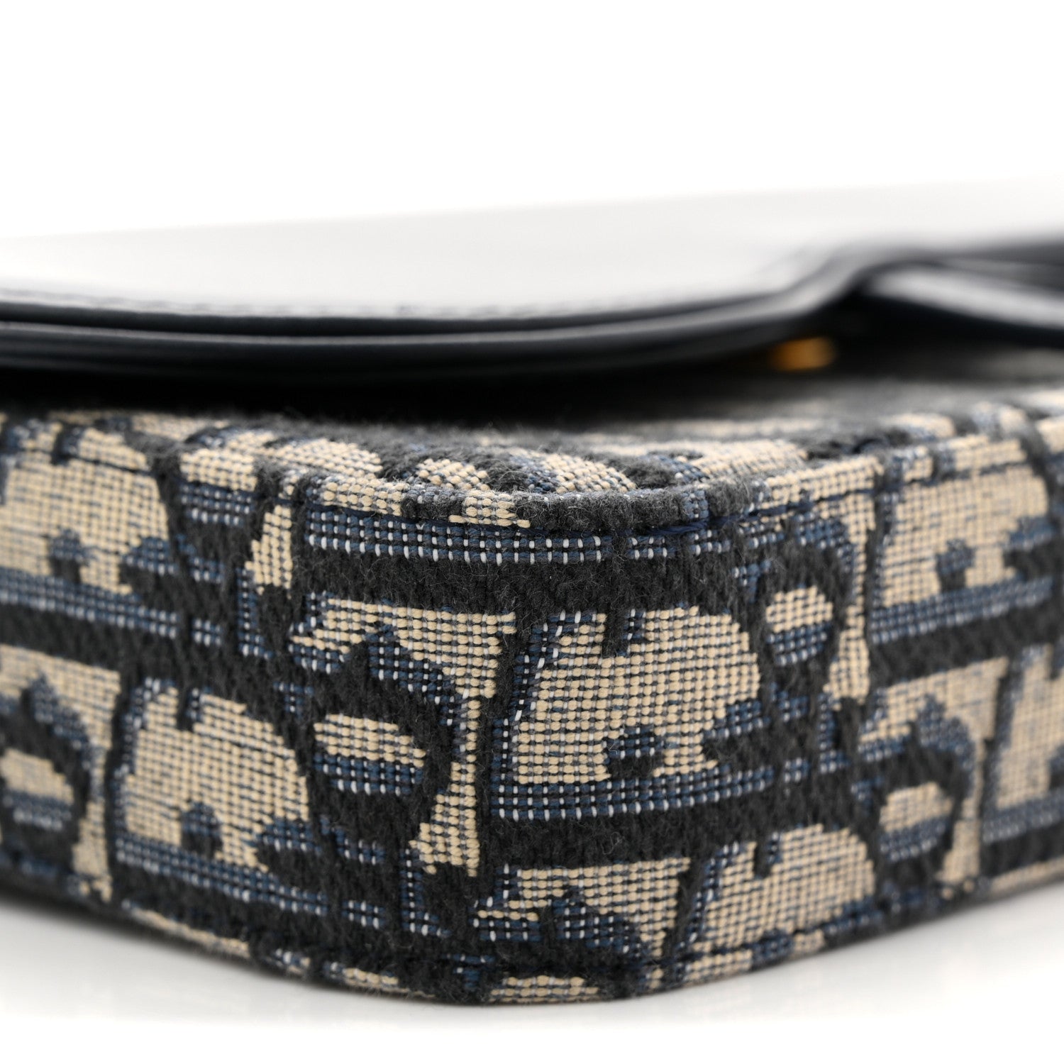 Oblique Smooth Calfskin Medium Saddle Pouch With Chain Blue