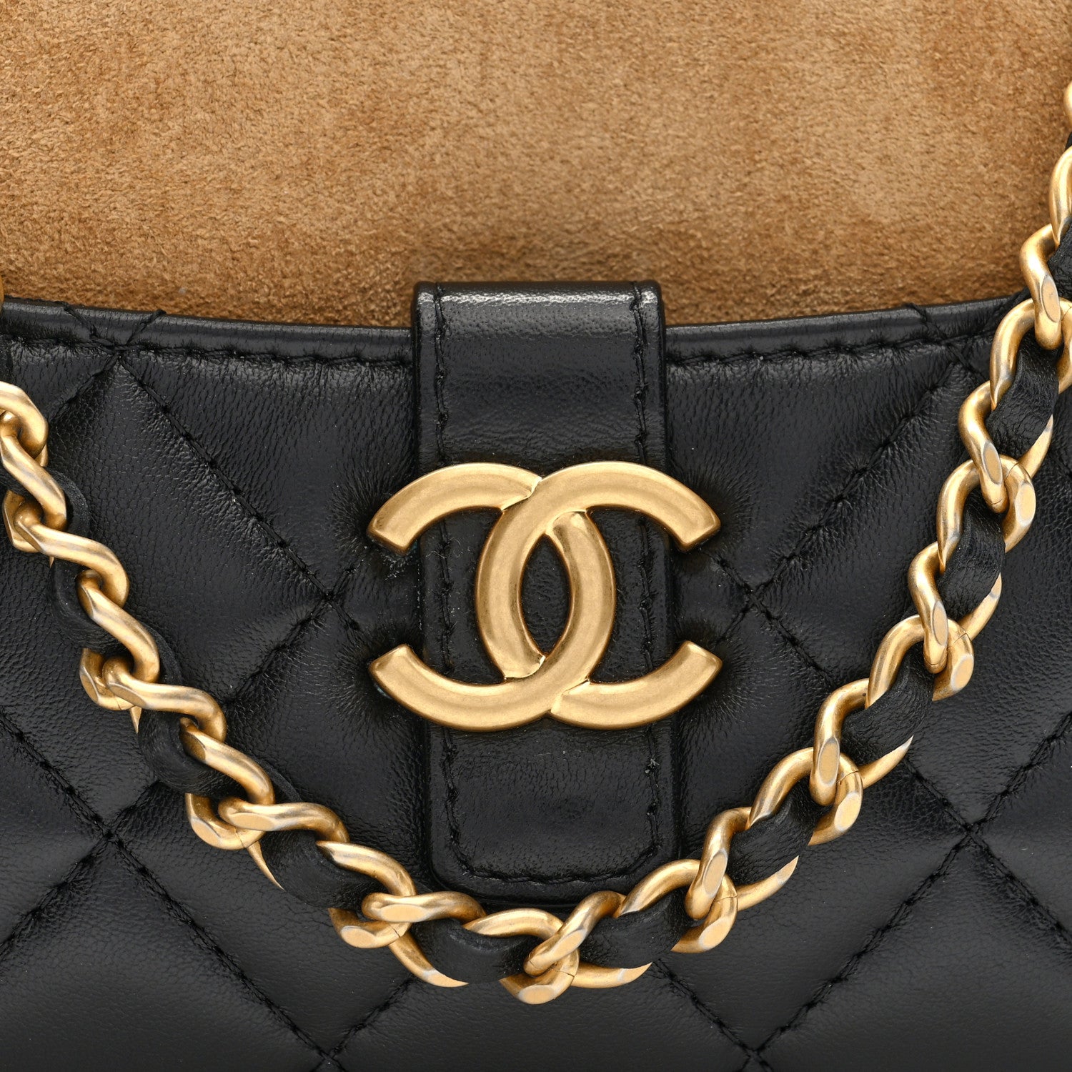 Suede Shiny Lambskin Quilted Phone Holder With Chain Black Beige